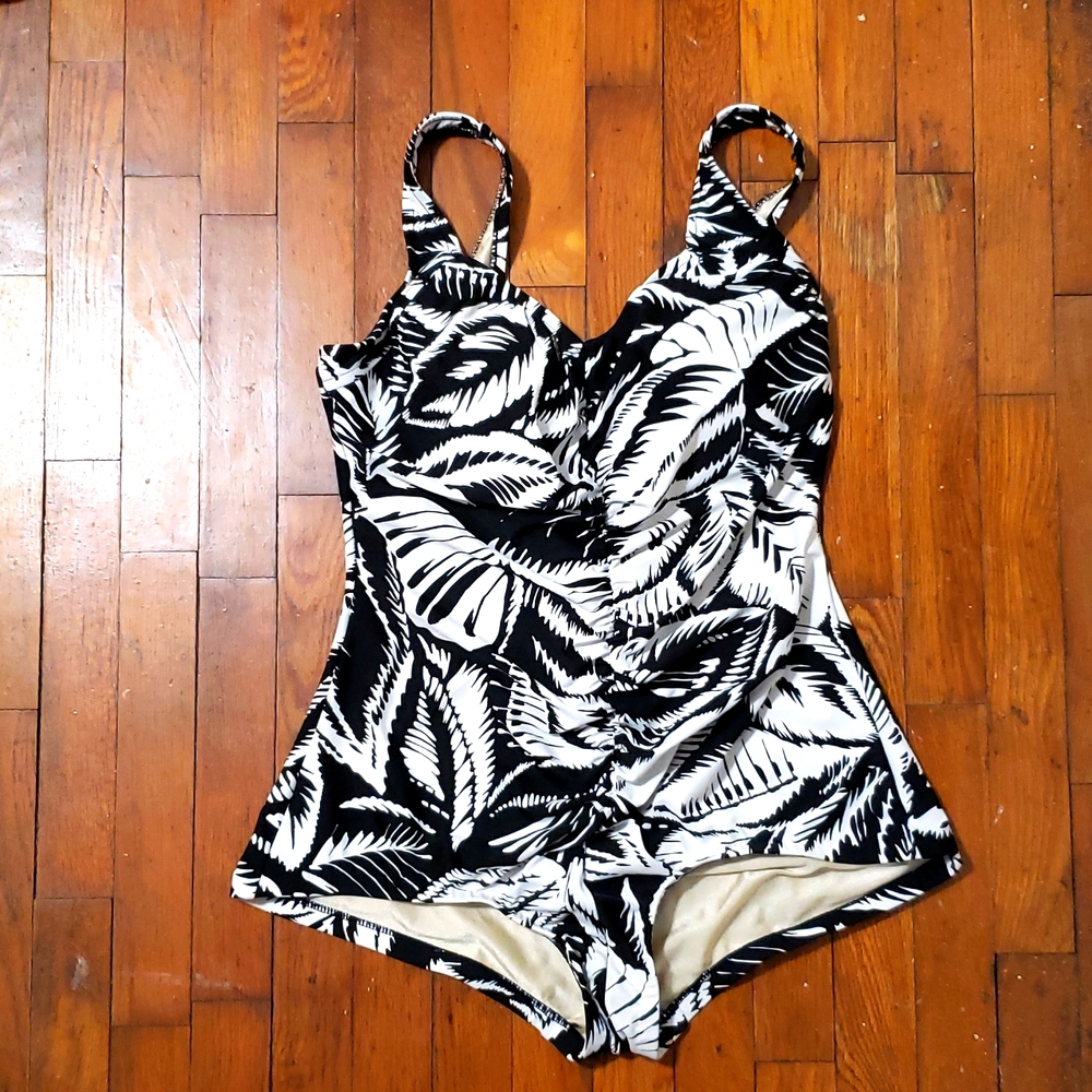Azul by Maxine of Hollywood size 18 black/white